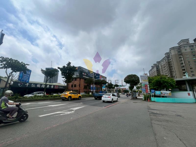 watersmall_LINE_ALBUM_中華路大時鐘廠辦店面_260507_2_20260507125438.jpg